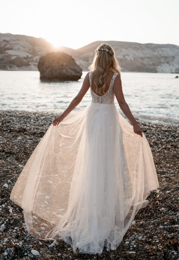 Brautkleid mit tiefem Rücken von Dama